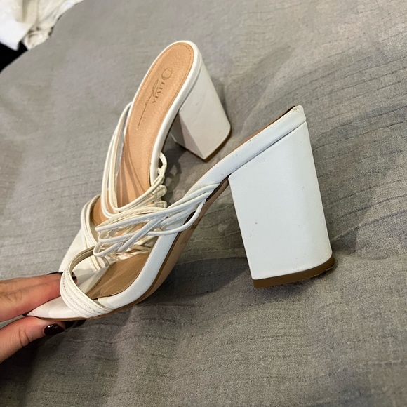 White strappy block heel - Picture 3 of 5